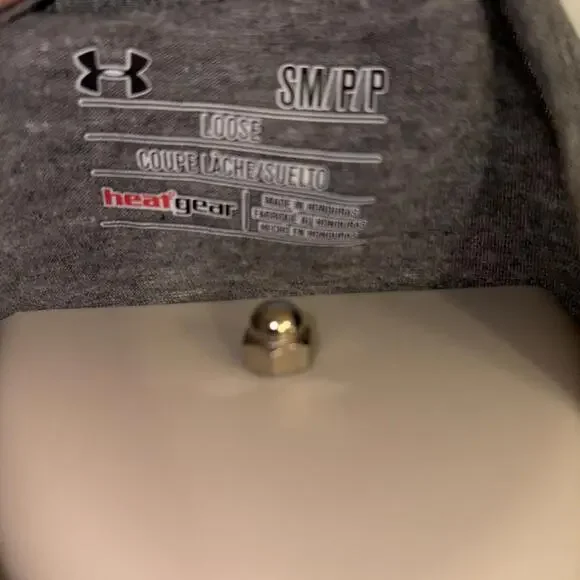 Under Armour Notre Dame  MENS SIZE SMALL LONG‎ SLEEVE SHAMROCK SERIES 2016  GRAY - Picture 4 of 4